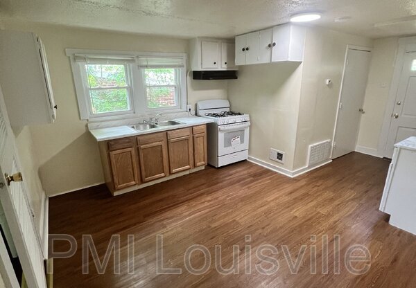 2 beds, 1 bath, 792 sqft, $1,099