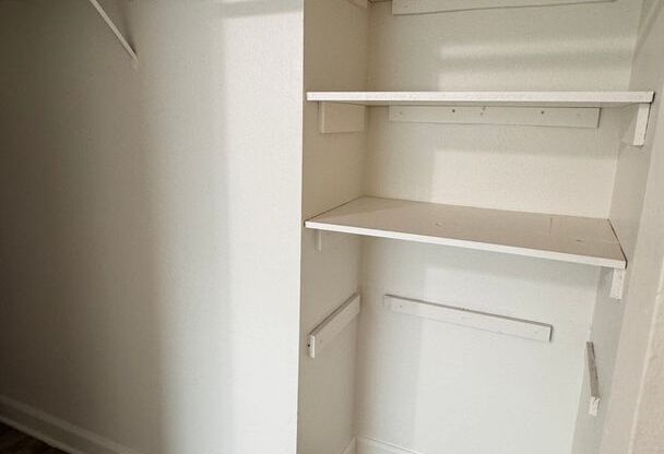 2 beds, 1 bath, 704 sqft, $1,995, Unit 202