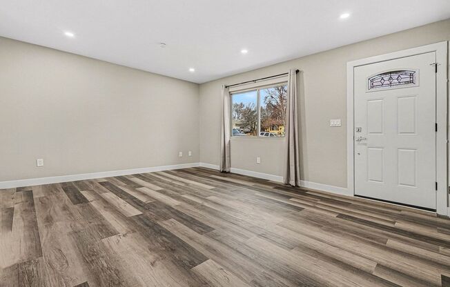 Remodeled Corner House In Westlake Neighborhood