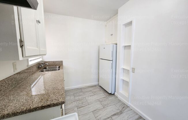 Studio, 1 bath, 400 sqft, $875, Unit 8