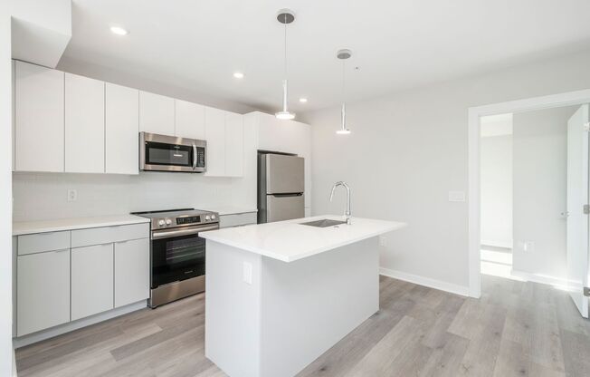 2 beds, 2 baths, 927 sqft, $1,935, Unit B220