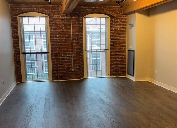 2 beds, 2 baths, 1,425 sqft, $3,000, Unit 355