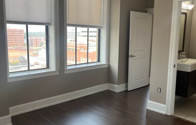 1 bed, 1 bath, $925, Unit 8D