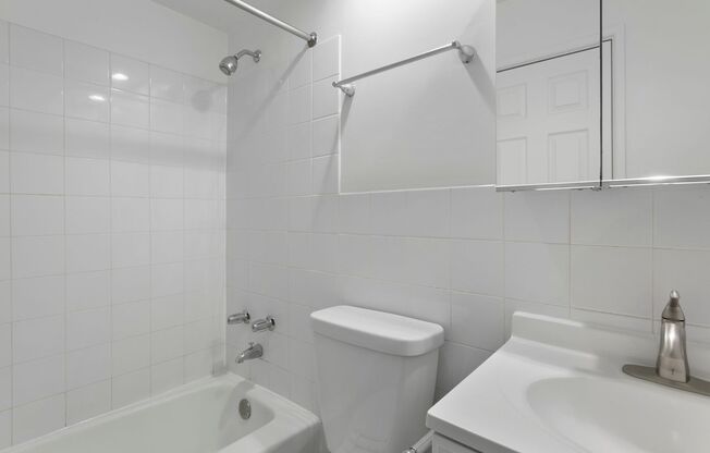 Studio, 1 bath, 275 sqft, $1,350, Unit 241