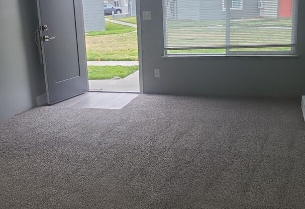 2 beds, 1 bath, 695 sqft, $1,230, Unit 505 Q7