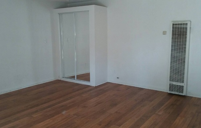 1106 PINE AVE