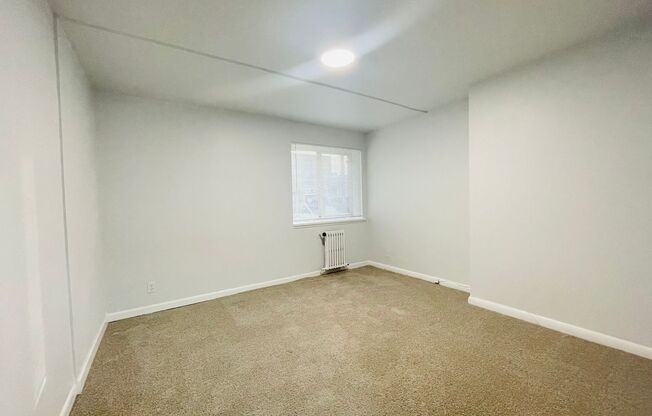 1 bed, 1 bath, 670 sqft, $1,595, Unit Hamrick 02