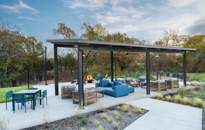 Expansive outdoor lounges at Modera McKinney Ridge offer inviting spaces to relax, gather, and enjoy tranquil natural surroundings.