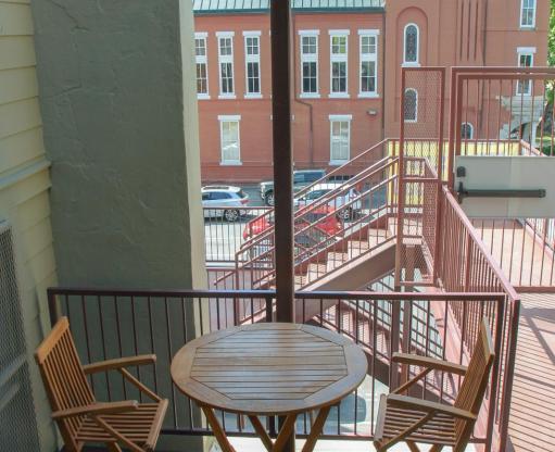 2 beds, 2 baths, 1,100 sqft, $1,895