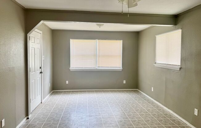 Cute 3/1 Home Available for Immediate Move In!