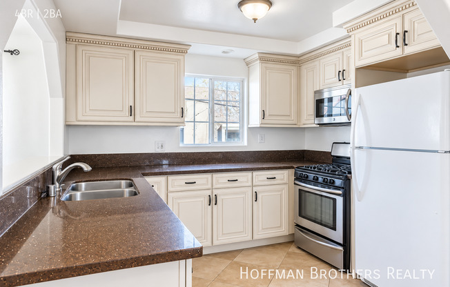 1552 S COCHRAN AVE