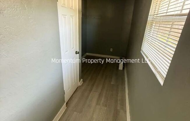 Cozy 1 Bedroom Single Family Home in St. Pete!