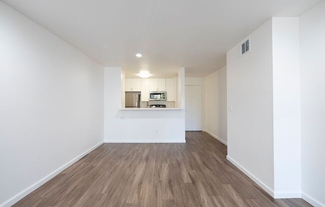 2 beds, 2 baths, 965 sqft, $2,995, Unit 123