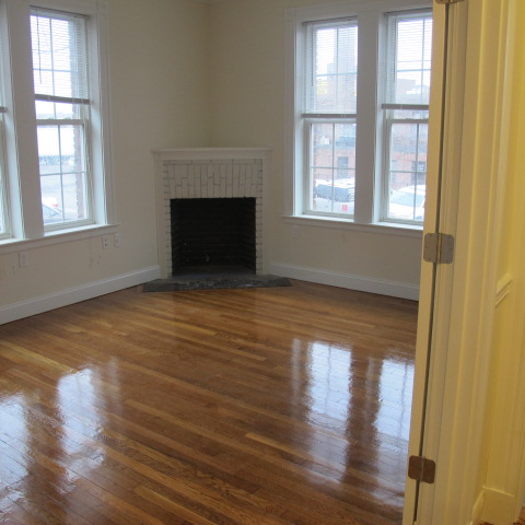 2 beds, 1 bath, 850 sqft, $3,395, Unit 10