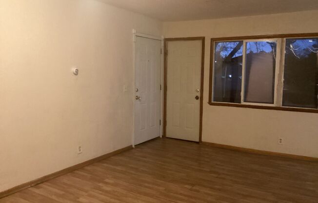 2 beds, 1 bath, $850