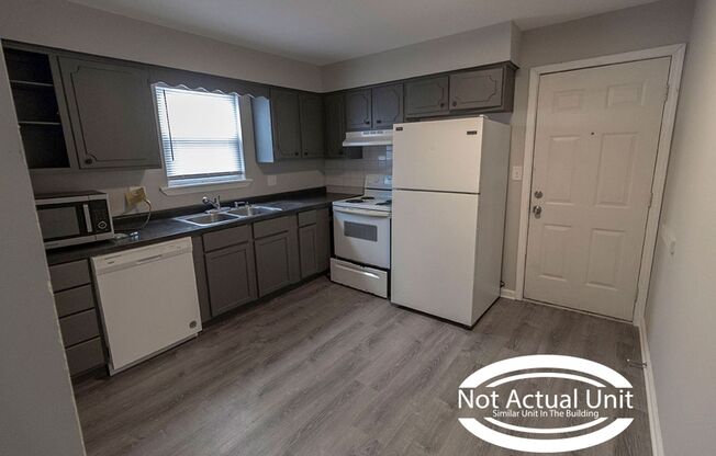 2 beds, 1 bath, $845, Unit 2