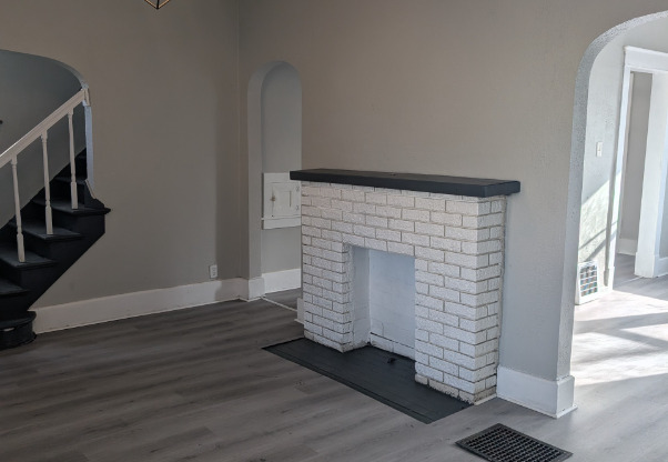 1661 W BANCROFT