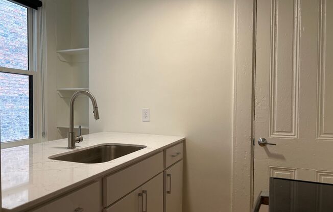 2 beds, 1 bath, 845 sqft, $1,600, Unit 2