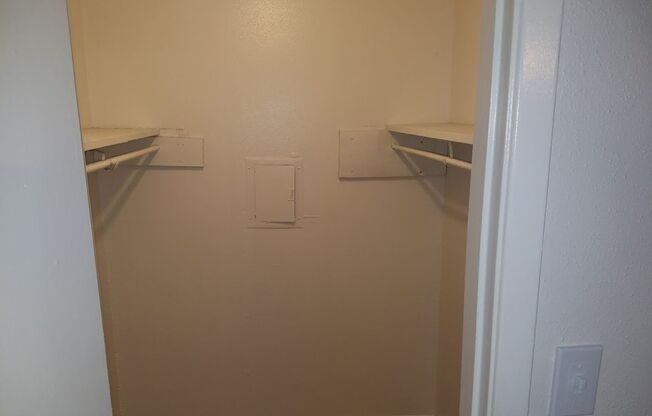 1 bed, 1 bath, 714 sqft, $840, Unit *324