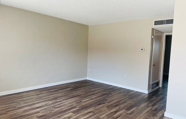 2 beds, 1 bath, 1,076 sqft, $1,295, Unit 3838/Park