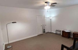 1 bed, 1 bath, 700 sqft, $1,900, Unit B5