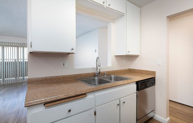 2 beds, 1 bath, 896 sqft, $2,395, Unit B-34