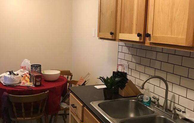 1 bed, 1 bath, 550 sqft, $1,195, Unit 411