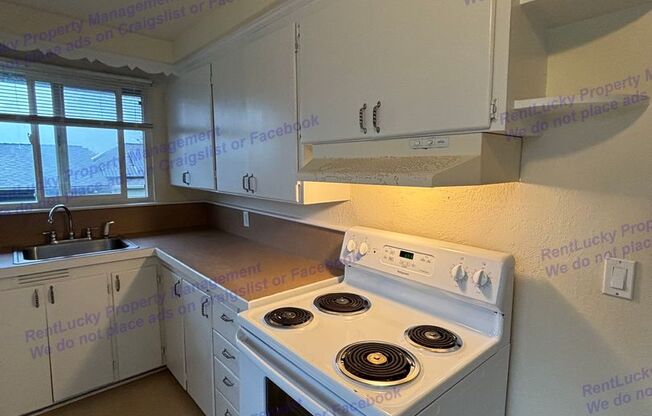 Cute 4-Bedroom Duplex w/Attached Garage in Seward Park Area in Seattle!!