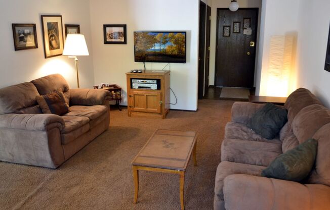 Single level 3BD Close to Heavenly & the casinos! Avail. for a 3–6-month seasonal lease starting 12/01/2024.
