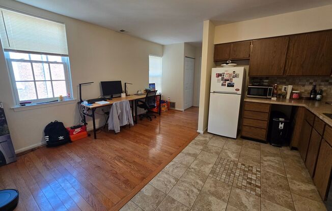 Bright 1 bedroom in washington square west - great price AVAILABLE SEPT 10