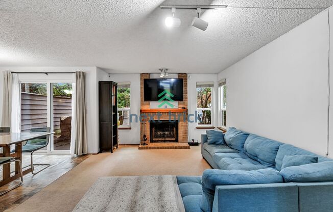 3 BEDS & 1.5 BATH FOR RENT