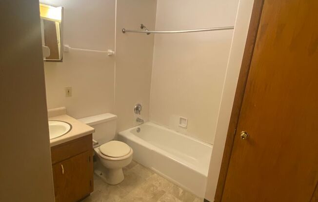 2 beds, 1.5 baths, 963 sqft, $1,299, Unit 5166 A09