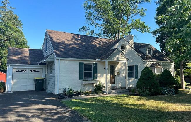 Stunning 4-Bedroom Single Family Home in Hatboro! Available mid-April!