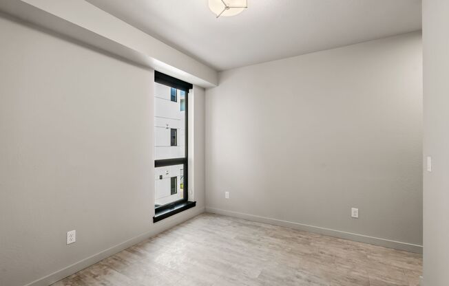 Studio, 1 bath, 323 sqft, $1,156, Unit 202