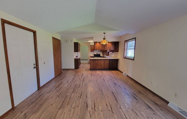 Three Bedroom Two and a Half Bath Available in Battle Creek!
