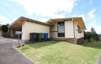 Spacious 3 Bedroom, 2 Bath, 2 Parking rental in Moanalua!