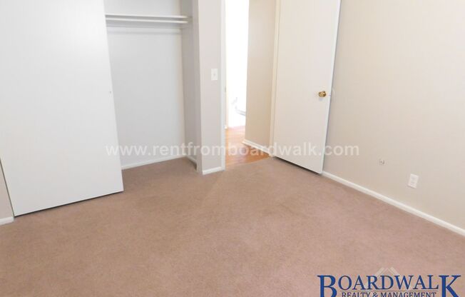 2 beds, 1 bath, 644 sqft, $995, Unit 161  E Beryl Ave - #7