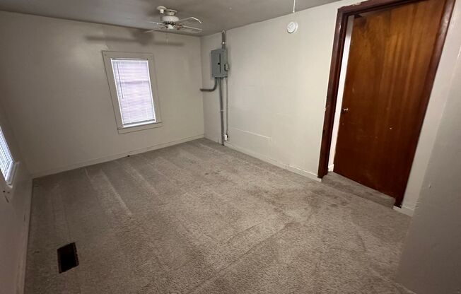 3 beds, 1 bath, $950