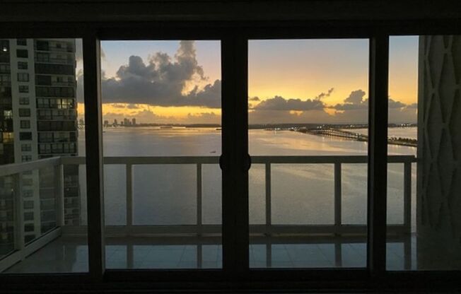 2 beds, 2 baths, $4,300, Unit unit 20H