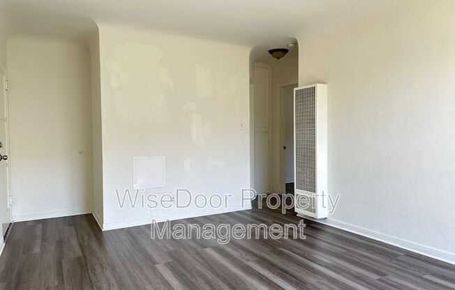 3852 1/2 CITY TERRACE DR