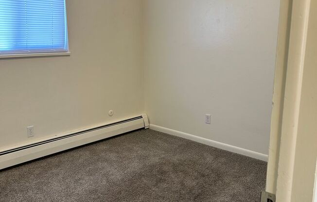 2 beds, 1 bath, $1,050, Unit 9