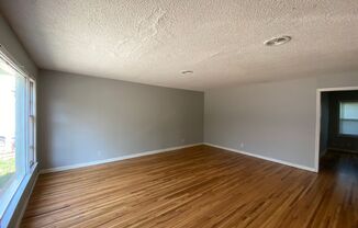 2 beds, 1 bath, $795, Unit 915 N Oliver