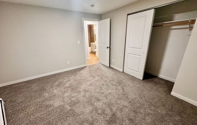 2 beds, 1 bath, 800 sqft, $1,275, Unit 10