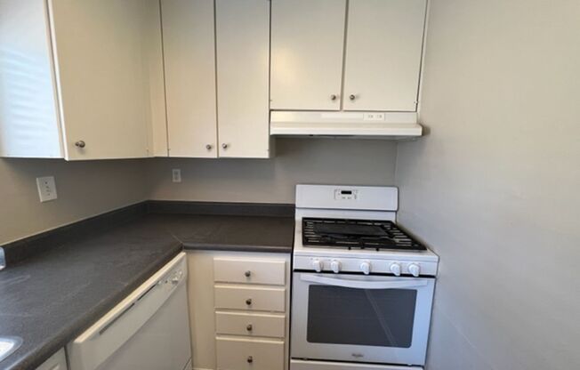 3 beds, 2.5 baths, $2,350, Unit 57