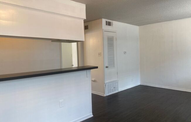 Great one bedroom in Hyde Park!