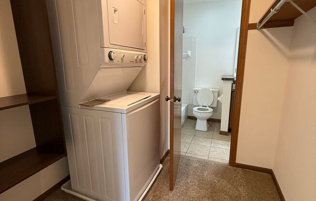 2 beds, 1 bath, 1,050 sqft, $1,600, Unit 7722CH