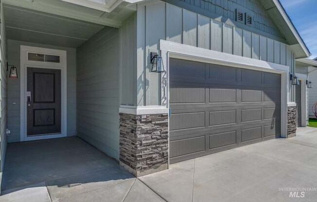 4 Bed 2 Bath in Meridian with 3 Car Garage