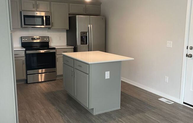 FREE RENT SPECIAL! 3 bedroom 3 bathroom Single-Family Home in Urbandale, IA