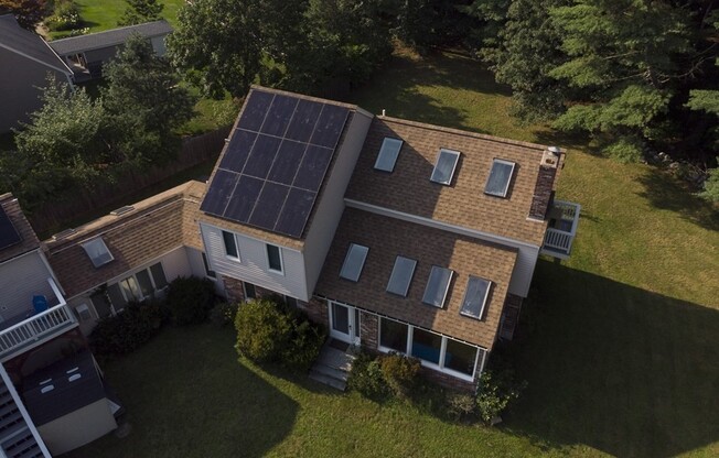 4 STERLING LN