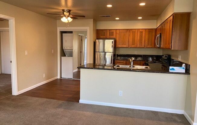 2 beds, 1 bath, 825 sqft, $1,820, Unit 250